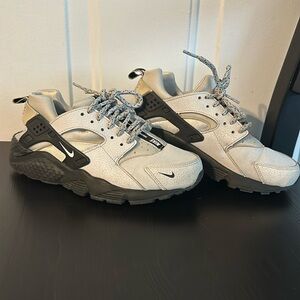 Nike Huarache, have been worn, size 6 in kids